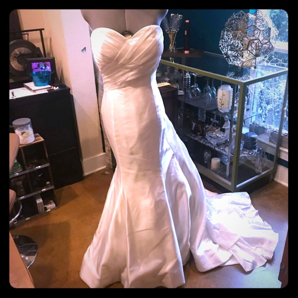 BRAND NEW Jasmine Haute Couture  (12 US = 8 / 10)